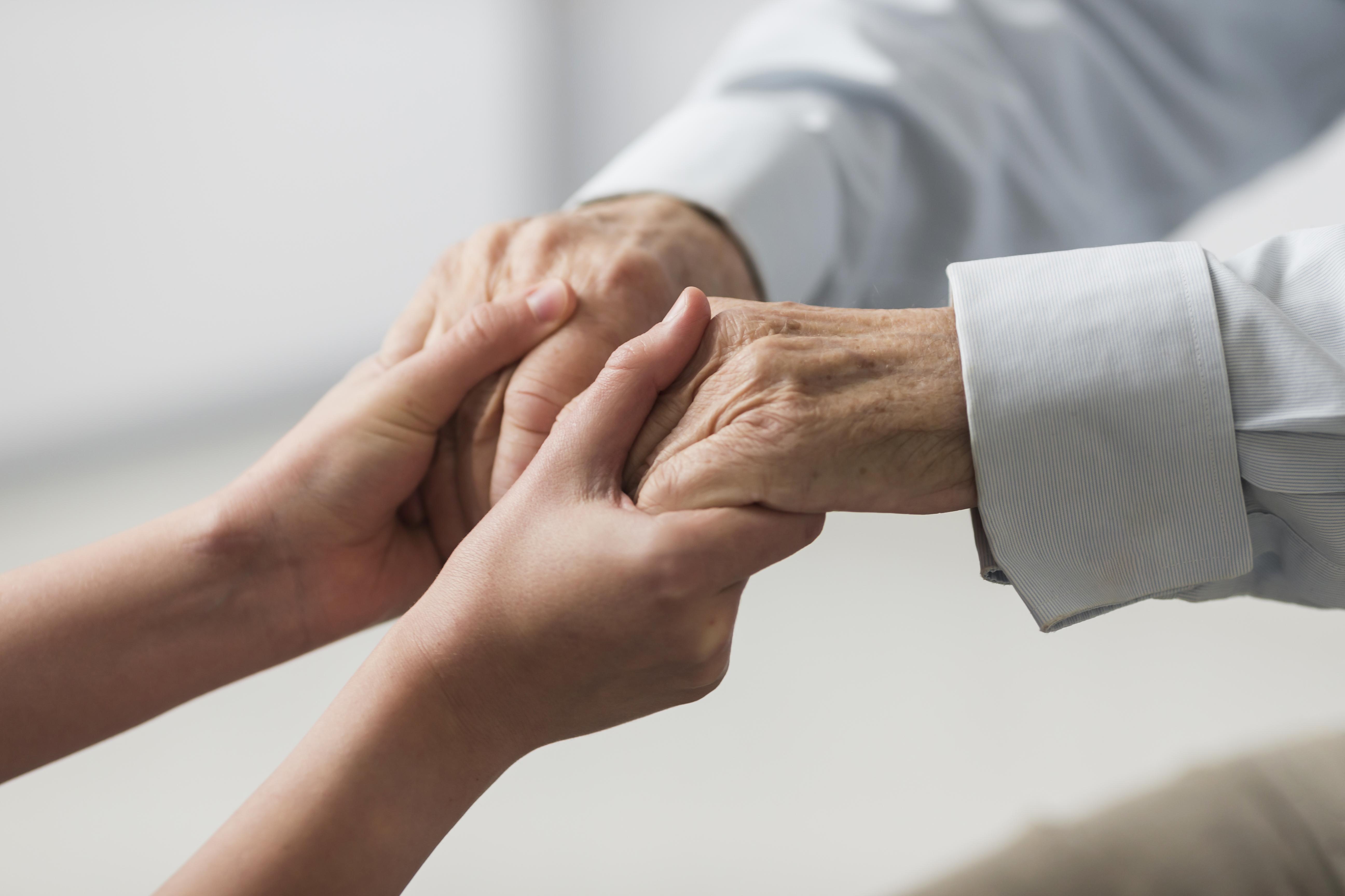 24x7 Emergency Elder Care Services in Indore – Which One is Best? - Elder Care in Central India